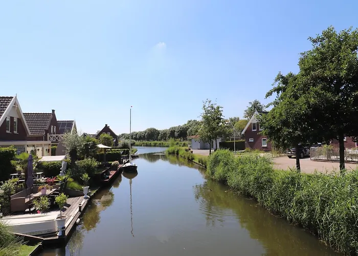 By Water Near Rotterdam بيت للعطل *