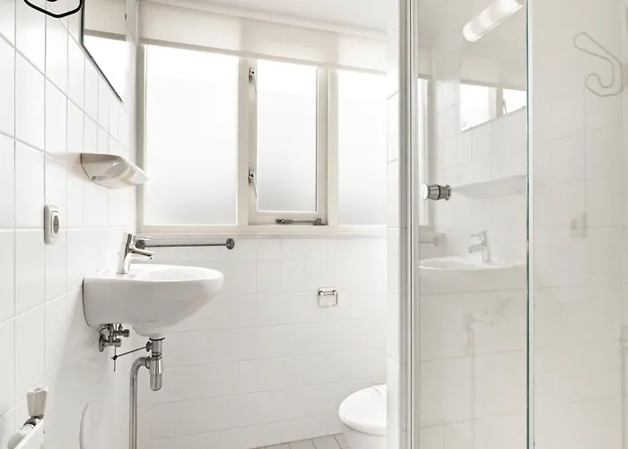 By Water Near Rotterdam بيت للعطل *