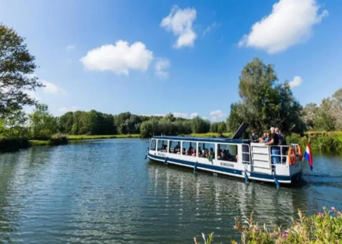 By Water Near Rotterdam بيت للعطل